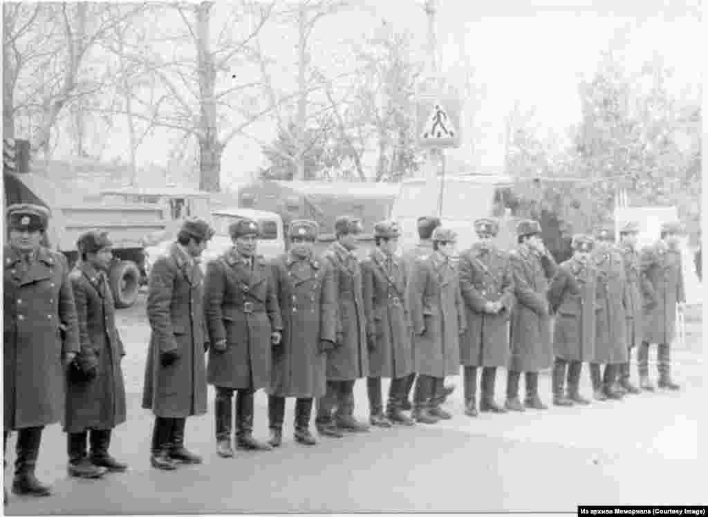 Митинг крымских татар в городе Бекобаде Ташкентской области. 14 февраля 1988 года. 