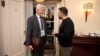 Președintele ceh Petr Pavel, fost comandant NATO, s-a întâlnit cu președintele ucrainean Volodimir Zelenski în marginea conferinței de securitate de la Munchen. Acolo și-a prezentat cehul ideea căutării de muniții în țări care nu pot ajuta direct Ucraina. 