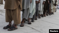 Afghan security forces have reportedly been instructed by some officers to kill militants on the battlefield instead of taking them prisoner and transferring them for prosecution.