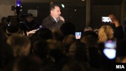 Архивска фотографија: Претседателот на ВМРО-ДПМНЕ Никола Груевски се обрати на собраните граѓани пред ДИК