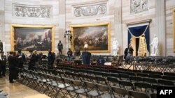 Подготовки за инаугирацијата на Трамп во Вашингтон. Поради ладното време, инаугурацијата ќе биде во затворен простор.