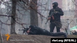 Украина махсус көчләре протест белдерүчеләргә ут ача. 20 февраль 