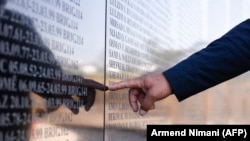 Memorijal sa imenima žrtava u kosovskom selu Marina