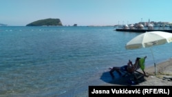 Илустрација - Плажа во Будва, Црна Гора