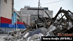 Savamala - maskirane osobe bagerima su srušile više objekata koji se nalaze u zoni izgradnje državnog projekta "Beograd na vodi" u Hercegovačkoj ulici u centru Beograda 
