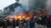 Гаряча фаза протистояння у центрі Києва 19 лютого 2014 року, під час Революції гідності. За день до цього почалися масові вбивства протестувальників силовиками. Наступного дня окремі протестувальники також візьмуть до рук зброю 
