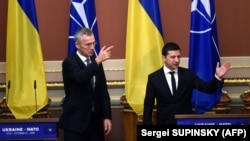 Президент України Володимир Зеленський та генеральний секретар НАТО Єнс Столтенберґ на зустрічі в Києві, жовтень 2019 року