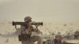 <strong>Противотанковое оружие AT4</strong><br />
<br />
Украинские военные специалисты <a href="https://www.forbes.com/sites/davidhambling/2024/11/27/why-ukraine-is-cannibalizing-brand-new-weapons-for-drone-warheads/" target="_blank">переделывают </a>снаряды этого оружия для использования в качестве самодельных боеголовок в FPV-беспилотниках.<br />
<br />
Запускаемое с плеча противотанковое оружие было разработано в Швеции в 1970-х годах и принято на вооружение армией США в 1980-х&nbsp;