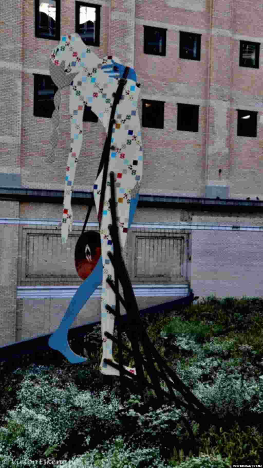 Laura Schnitger, „Sora drumului”...
