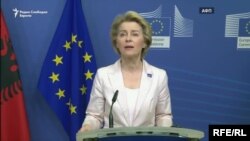 претседателката на Европската Комисија, Урсула фон дер Лајен