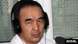 Главный редактор газеты «Деньги и власть» Турат Акимов.