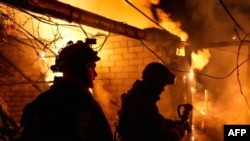 Внаслідок цього в оселі виникла пожежа, під час ліквідації якої рятувальники виявили тіла загиблих місцевих жителів