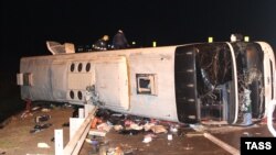 Russia -- A bus carrying Armenian nationals is seen overturned in central Tula region, November 3, 2015
