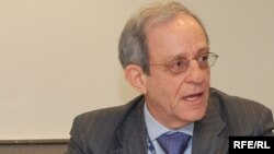 Даниел Сервер, експерт за Балканот и професор на американскиот универзитет Џон Хопкинс