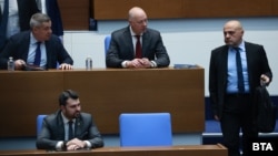Министърът на земеделието Георги Тахов (горе вляво), премиерът Росен Желязков, министърът на външните работи Георг Георгиев и министърът на на иновациите и растежа Томислав Дончев