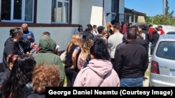 Turiștii au stat la coadă ca să voteze la Vama Veche.