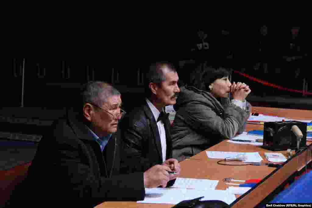 Бул мелдешке бокс ышкыбоздорунун эл аралык ассоциациясы тарабынан (AIBA) жарыяланган 15-октябрдагы дүйнөлүк рейтингде 10 мыкты мушкердин катарына киришкен Эрмек Сакенов, Өмүрбек Малабеков, Азат Усеналиев жана 17-Азия оюндарынын коло байгесин уткан Турат Осмонов катышкан жок.