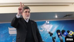 آقای جوانفکر در یادداشت اخیرش حسن روحانی را تنها فرد مسئول پشت تصمیمات کشور خواند و گفت این تصمیمات یک‌جانبه اغلب عملی نمی‌شود. 