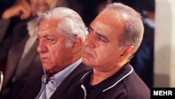 پرویز پروستویی و عزت الله انتظامی دو هنرمند سرشناس ایرانی.
عکس از مهر