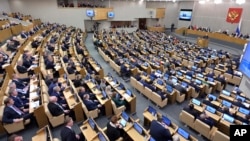 Legislația rusă impune amenzi pentru promovarea unui stil de viață fără copii. Fotografie cu Duma de Stat de la Moscova.