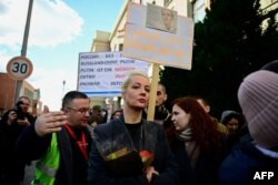 Iulia Navalnaia, văduva defunctului lider al opoziției de la Kremlin, Alexei Navalnîi, participă la un miting în fața ambasada Rusiei la Berlin, unde alegătorii s-au aliniat pentru a vota la alegerile prezidențiale din Rusia din 17 martie 2024.