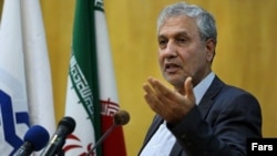 علی ربیعی، سخنگوی دولت روحانی می‌گوید «ما دولتی نیستیم که مسائل داخلی خود را کتمان کنیم»