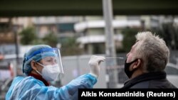 Илустрација: Тестирање за коронавирус во Грција