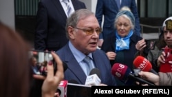 Ambasadorul desemnat al Rusiei la Chișinău, Oleg Ozerov, răspunde la întrebările jurnaliștilor după ce a fost convocat la Ministerul Afacerilor Externe al R. Moldova, 31 martie 2025.
