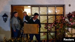 Policija iznosi dokaze iz kuće Lubitzovih