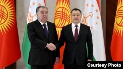 Президенты Таджикистана и Кыргызстана Садыр Жапаров и Эмомали Рахмон. 