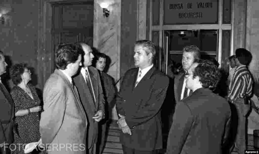 Legislatura 1992 - 1996 Camera Deputaților: Președinte - Adrian Năstase (FDSN - Frontul Democrat al Salvării Naționale, devenit ulterior PDSR - Partidul Democrației Sociale din România). În imagine, Adrian Năstase la Bursa de Valori București, în 1995. 