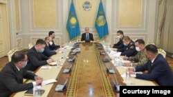 Казакстандын президенти Касым-Жомарт Токаев Акордада терроризмге каршы штабдын жыйынын өткөрүүдө. Нур-Султан, 7-январь, 2022-жыл.