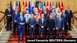 2025-nji ýylyň 2-nji martynda Londonda geçirilen "Geljegimizi kepil geçmek" sammitiniň gatnaşyjylary.