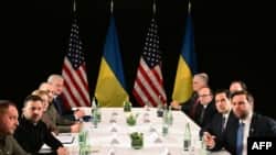 Американскиот потпретседател Џеј Ди Венс и државен секретар Марко Рубио на средба со украинскиот претседател Володимир Зеленски на маргините на 61-та Минхенска безбедносна конференција. Архивска фотографија