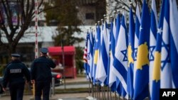 Zastave Kosova i Izraela tokom ceremonije uspostavljanja diplomatskih odnosa dve zemlje u Prištini 1. februara 2021. godine