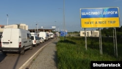 На українсько-польському кордоні сповільнено рух вантажівок, які прямують з України в Польщу