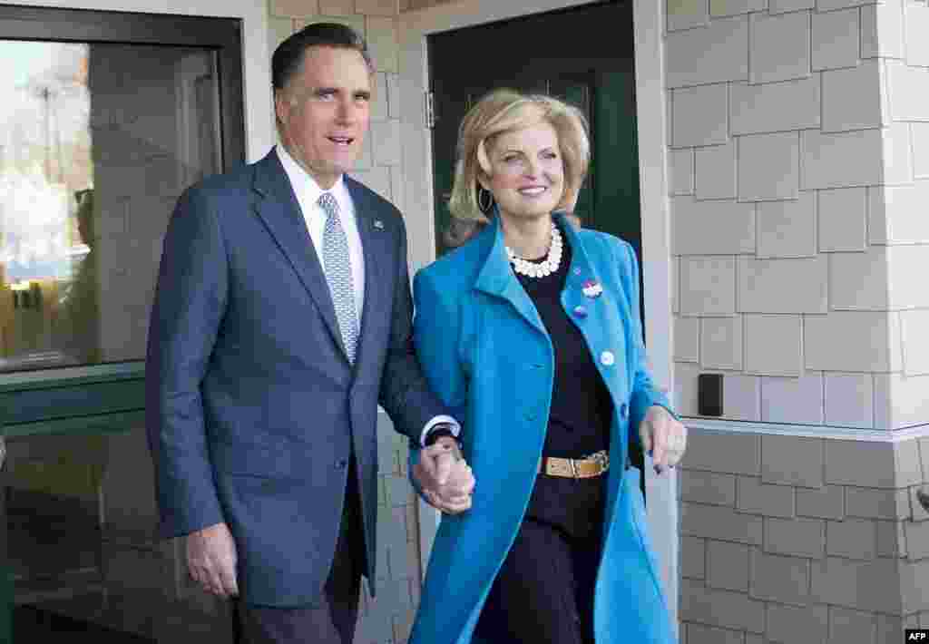 Republikanski kandidat Mitt Romney sa suprugom Ann napušta glasačko mijesto u Belmontu, Massachusetts