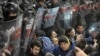 Policija izbacila demonstrante iz RTS-a