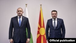 Архивска фотографија - Премиерот Зоран Заев на средба со претседателот на Бугарија, Румен Радев по завршувањето на Самитот на НАТО во Брисел во јуни 2021.