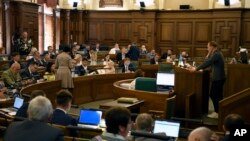 Parlamentul leton într-o dezbatere despre „statul rus terorist” în august 2022.