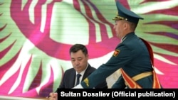 Садыр Жапаров жаңы Конституцияга 5-майда кол койду.