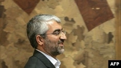 آقای جمشیدی می گوید که پرونده فرمانده سابق پلیس مراحل قانونی خود را طی می کند.(عکس: AFP)