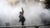Një protestuese në Iran