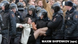 Поліція затримує учасників антикорупційної акції у Москві, 26 березня 2017 року
