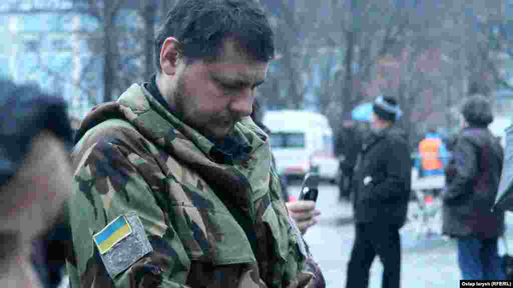 Серед тих, хто прийшов вшанувати пам’ять загиблих, було чимало солдат, що повернулись із зони АТО