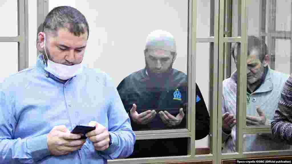 Фігуранти білогірської «справи Хізб ут-Тахрір» Різа Омеров та Енвер Омеров (праворуч). 2022 року засудженого 60-річного фігуранта «справи Хіз бут-Тахрір» Енвера Омерова переведено до «Володимирського централу». Обидва визнані правозахисниками політв'язнями