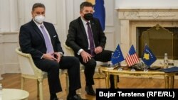 Габриел Ескобар и Мирослав Лајчак на средба со претседателката на Косово Вјоса Османи. Приштина, 31 јануари 2022 година
