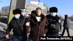 Задержания у площади Республики в Алматы. 10 января 2021 года.