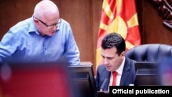 Поранешниот генерален секретар на Владата, Драги Рашковски и премиерот Зоран Заев
