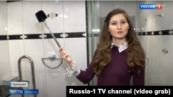 Анастасия Попова от Первий канал представя банята във вилата във Фрайберг, където се възстановяваше Алексей Навални
